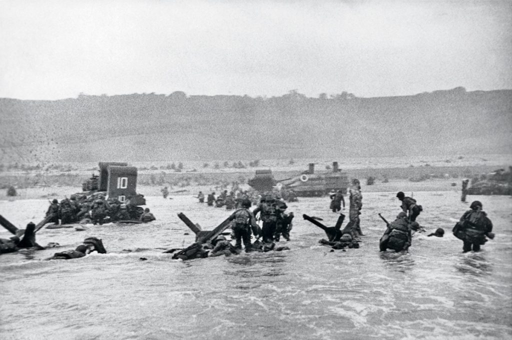 Robert Capa Desembarco de Normandía Día D 6 de Junio de 1944 Ligeramente desenfocado