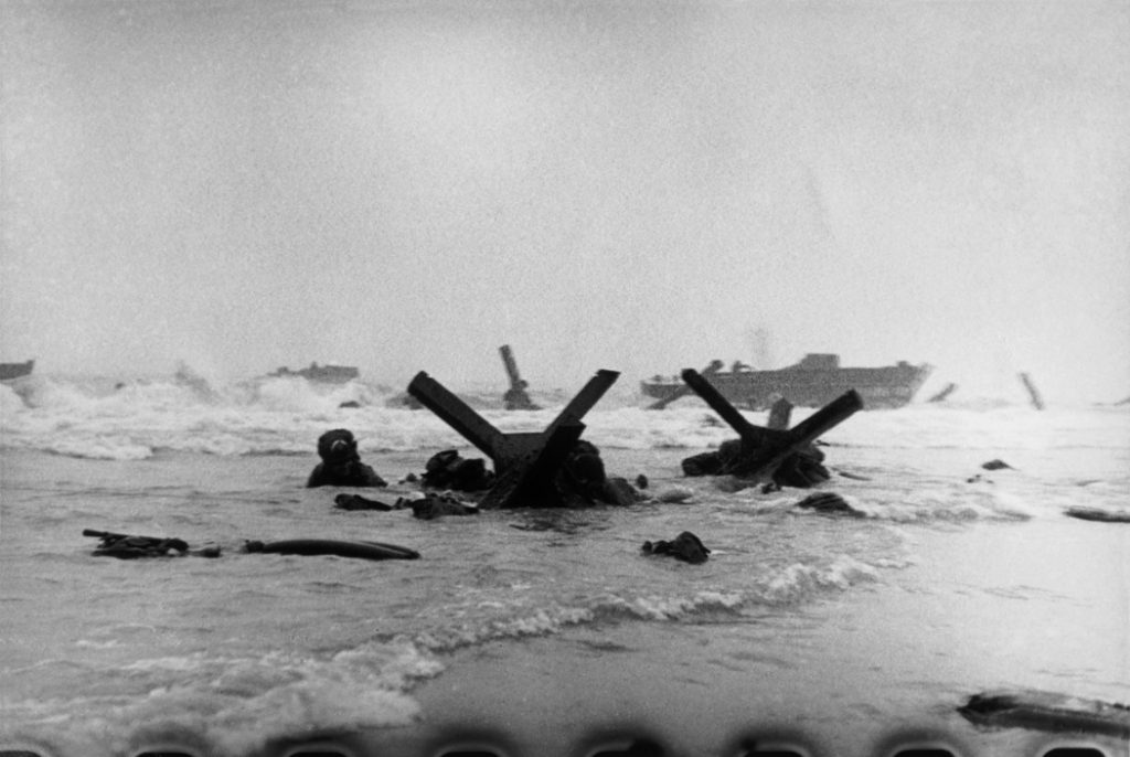 Robert Capa Desembarco de Normandía Día D 6 de Junio de 1944 Ligeramente desenfocado